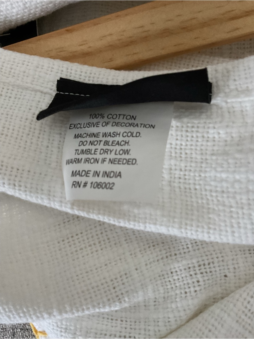 Rachel Zoe White Cotton Throw Blanket with Yellow-Centered Daisy Embroidery New - Picture 6 of 7